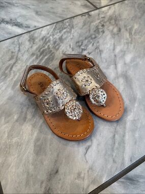 Jack Rogers Girls Metallic Silver Leather Toe-Post Sandals